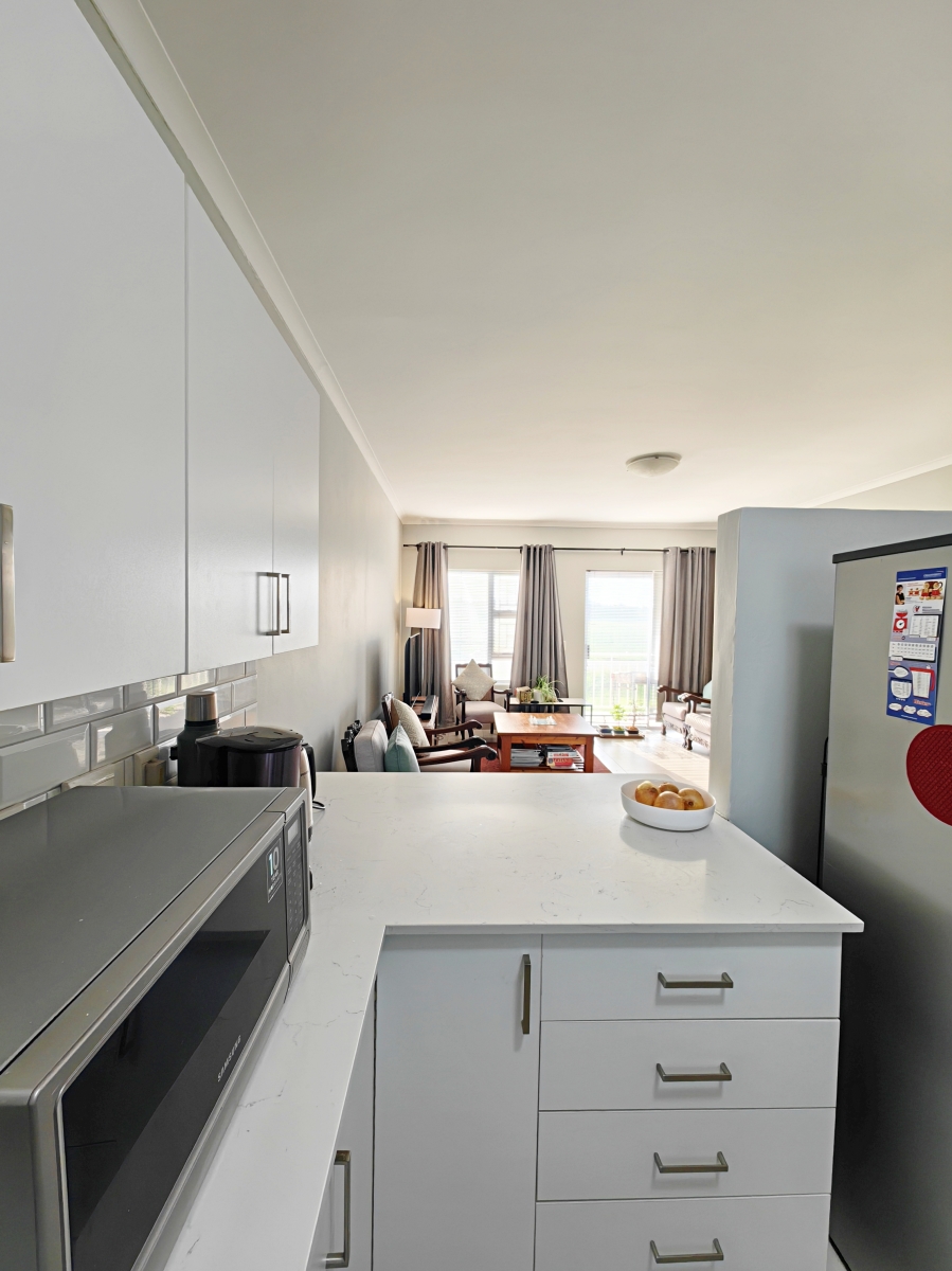 2 Bedroom Property for Sale in The Crest Western Cape